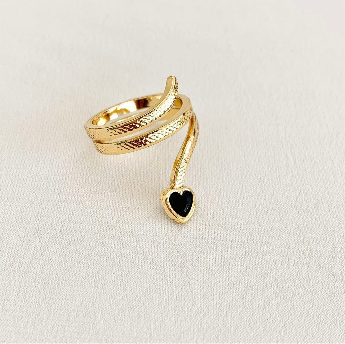 Anillo ondulado corazón
